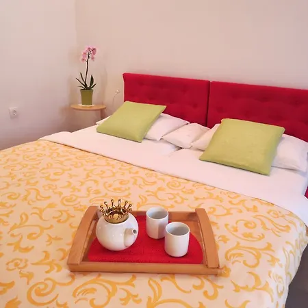 Seven Heaven Apartment *